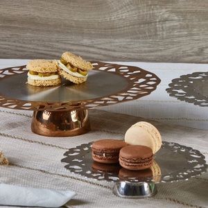 Ensemble de Présentoirs à Gâteaux Modernes en Métal, Bronze et Argent, avec Plateaux sur Pied et Bordures Découpées en Dentelle, pour Présentation de Desserts et Fêtes - Vente en Gros Fabricant - Product Image 1