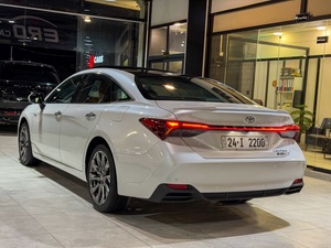 รถยนต์อวา ลอน ทีอาร์ดี 3.5 ลิตร วี6 เอเอวดี ซีดานสปอร์ตขนาดใหญ่ ปี 2025 - Product Image 2