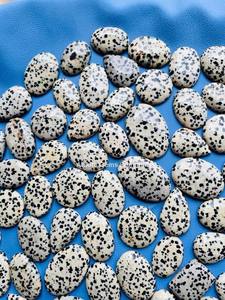 Vente en gros de cabochons de jaspe dalmatien naturel, formes variées, pierres précieuses en vrac pour la fabrication de bijoux, crème et noir taché - Product Image 1