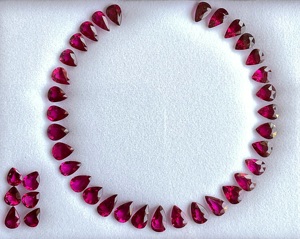 Pierre de tourmaline rubellite de 73,00 carats, taille poire, naturelle, pour la fabrication de bijoux fins - Product Image 2