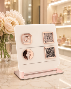ป้ายอะคริลิค QR Code ดีไซน์ทันสมัย ราคาสุดคุ้ม พร้อมฐานไม้ ตั้งโชว์บนเคาน์เตอร์ หรูหรา สวยงาม สามารถปรับแต่งได้ เหมาะสำหรับการโฆษณา - Product Image 4