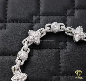 สร้อยข้อมือดาวประดับเพชรหรูหราลายดอกไม้สุดเท่สำหรับผู้หญิงเครื่องประดับแบบฮิปฮอปเป็นประกายสีเงิน - Product Image 3