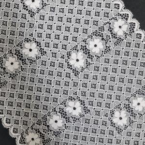 Tissu en dentelle extensible florale légère, largeur 20 cm, nylon élasthanne, bord festonné, dentelle douce pour lingerie, robe, tissu de mariée - Product Image 1