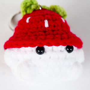 Llavero de hongo de ganchillo hecho a mano, amigurumi rojo tejido, colgante para bolso y mochila, arte puro, accesorio artesanal para llavero - Product Image 4