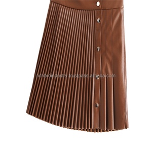 Short en cuir PU pour femmes avec bouton dentelle décoration jupes en cuir pour femmes plissées personnalisables pour filles petite Production de masse - Product Image 6