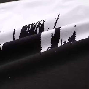 เสื้อยืดแขนสั้นลำลองผู้ชาย ลายเพ้นท์มือสีดำขาว คอกลม ทรงปกติ ผ้าถัก - Product Image 5
