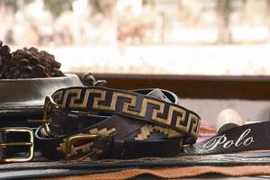 Ceinture en cuir pleine fleur faite à la main avec broderie personnalisée Ceintures de luxe de qualité supérieure Ceintures de polo unisexes prêtes à être expédiées - Product Image 2