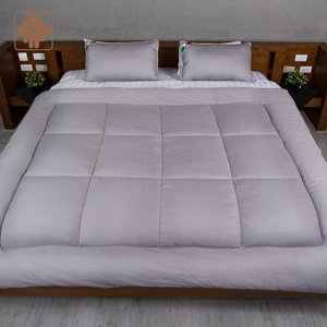 Edredón de tamaño king de carbón de bambú sostenible hecho en Taiwán - Product Image 1