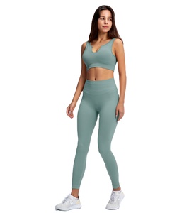 Sujetador deportivo y mallas sin costuras para mujer, ropa activa de la mejor calidad con diseño personalizado y estampado - Product Image 1