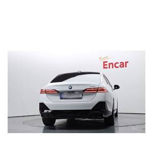 BMW Série 5 520i M Sport 2023 avec boîte de vitesses automatique, volant à gauche, sièges en cuir, caméra arrière, 14 603 km - Product Image 4