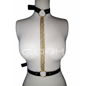 Arnés de cuero negro con doble cadena dorada y cinturón ajustable para lencería - Product Image 2