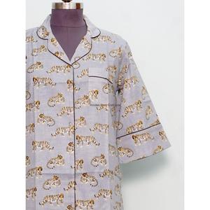 เสื้อเชิ้ตยาวพิมพ์ลายป่า ทำมือ 100% ผ้าฝ้ายนุ่ม ระบายอากาศได้ดี ซักได้ แห้งเร็ว ทรงเอวต่ำ ชุดคลุมอาบน้ำ ลายพิมพ์ฤดูใบไม้ร่วง - Product Image 4