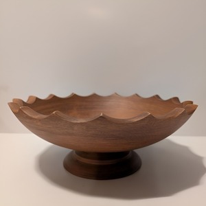 Tazón de servir clásico hecho a mano de madera que ofrece un aspecto tradicional y alta durabilidad para el uso diario. - Product Image 3