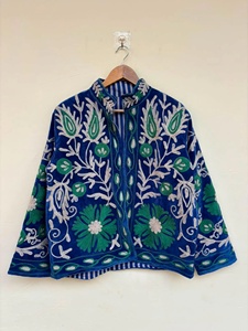 Veste d'hiver de luxe faite à la main pour femme, style bohème, broderie florale Suzani, en velours, doublure en coton réversible, commande en gros - Product Image 1