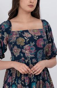 Robe d'été courte en rayonne à col carré de qualité supérieure pour femme, tissu léger et confortable pour la plage, disponible à la vente - Product Image 6