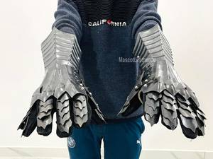 MascotLeatherCo Guantes de Acero con Garras, Niquelado Negro, Armadura Medieval, Estilo Gótico Moderno, Grabado en Relieve, Diseño Antiguo - Product Image 5