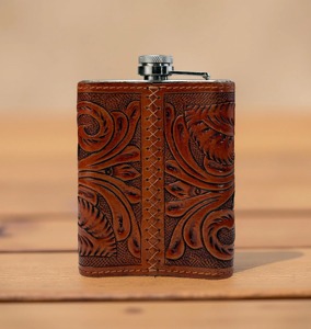 กระติกน้ำหนังลายดอกไม้ ดีไซน์สวยงาม เหมาะสำหรับพกพา ใช้ในกระเป๋าเดินทาง และใช้ส่วนตัว ภาชนะใส่เครื่องดื่มแบบพกพาทันสมัยจากอินเดีย - Product Image 3