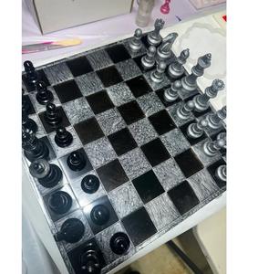 Jeu d'échecs en résine de style nordique minimaliste - Échiquier en acrylique noir et rouge brillant de 15 pouces, décoration créative pour club - Product Image 6