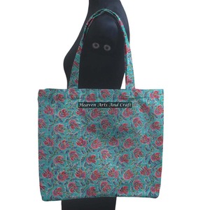 Bolso de mano con estampado de bloque indio hecho a mano, bolso de transporte cuadrado de algodón 100% a la moda, nuevo estilo, acolchado de mercado - Product Image 1