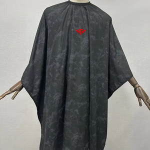 Cape de coiffure Tactus Industries en polyester noir, anti-adhésive, écologique, résistante à l'eau, portable, pour salon de coiffure et barbier - Product Image 4