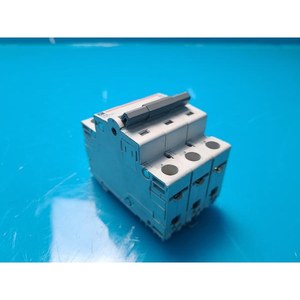 Disjoncteur miniature Eaton WMS3C00 d'occasion – Pièces détachées d'équipement semi-conducteur ancien - Product Image 1