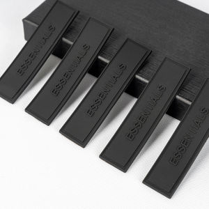 Parche con Logotipo Personalizado en Relieve 3D |   Etiqueta Termoadhesiva con Logotipo en Relieve para Chaquetas y Chalecos Acolchados |   Suministro Directo de Fábrica - Product Image 1