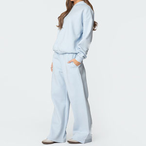 Conjunto Deportivo de Dos Piezas con Sudadera Corta y Pantalones Rectos, Sudadera con Capucha Extra Grande para Mujer con Logotipo Personalizado - Product Image 3