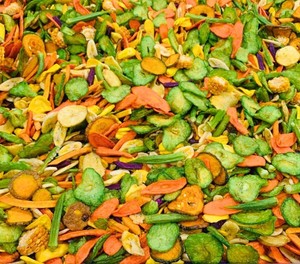 Mélange de fruits et légumes séchés du Vietnam pour collations, garnitures de yaourt, desserts, sachets de vente au détail, emballages en vrac et commerce - Product Image 1