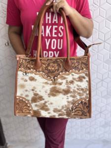 Bolso tote de cuero con grabado artesanal de diseño único, de piel de vaca, estilo gitano bohemio vintage, hecho a mano, bandolera. - Product Image 4