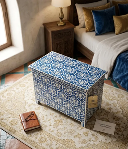 Mesa de noche con incrustaciones de hueso y diseño floral para decoración de dormitorio - Product Image 3