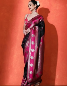 Sari de Seda Katan con Diseño Tejido KV, Sari Negro con Blusa Sin Coser - Product Image 1