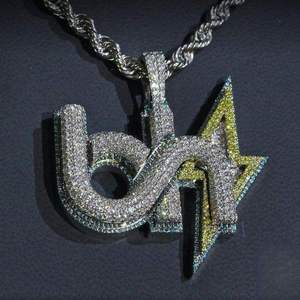 จี้ห้อยคอเงินแท้ 925 ประดับเพชรโมอิสซาไนต์ VVS รูปตัวอักษรและตัวเลขตามสั่ง สไตล์ฮิปฮอปสำหรับผู้ชาย - Product Image 1