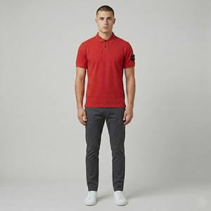 Camiseta Personalizada OEM para Hombre, Estilo Urbano, Algodón Rojo, Manga Corta, Borde sin Rematar, Aplique con Logotipo de Estrella de Cuatro Puntas, Antiarrugas - Product Image 4