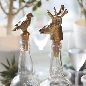 Bouchon de bouteille en métal design avec motif gravé pour bouteilles de vin de luxe et cadeaux - Product Image 1