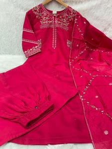 ชุดอานาร์กาลีทรงสวยหรูพร้อมกางเกงพลาโซและผ้าคลุมไหล่ปักลาย – เสื้อผ้าชาติพันธุ์แบบอินโด-เวสเทิร์น - Product Image 2