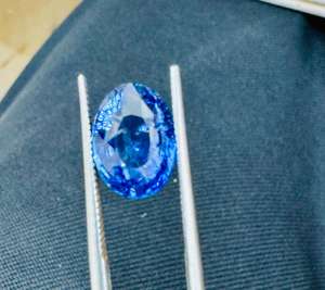 Saphir bleu royal naturel du Sri Lanka 5,05 carats taille ovale – Pierre précieuse lâche de Ceylan bleu royal profond pour joaillerie fine - Product Image 2