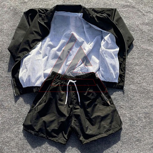 Ensemble coupe-vent unisexe deux pièces avec fermeture éclair, short et veste, couleur personnalisée, 100 % polyester respirant, tenue de jogging d'été, avec votre propre logo - Product Image 5