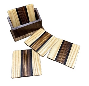 Posavasos de madera de diseñador Pure Sheesham y pino con soporte Diseño hecho a mano para uso de mesa a largo plazo Nogal - Product Image 1