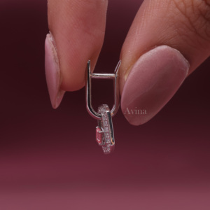Boucles d'oreilles créoles Huggie en or blanc/rose et or jaune 14 carats avec diamant rose taille émeraude certifié IGI, cultivé en laboratoire |   Bijoux fins de luxe - Product Image 3