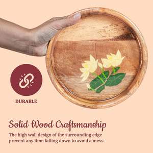 Plateau de service rond en bois naturel, bois traité, avec motif floral peint à la main, plateau décoratif disponible à la vente - Product Image 6