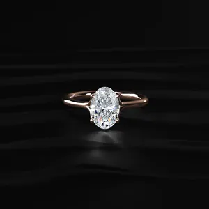 Anillo de compromiso ovalado solitario con piedra mística para mujer con claridad VVS-VS certificada por IGI - Product Image 1