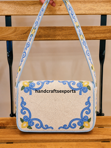 Sac à bandoulière de luxe artisanal personnalisé, motif floral bleu et jaune, tendance, robuste, léger et sûr, à porter en bandoulière - Product Image 2