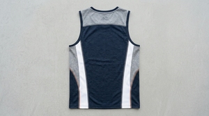 เสื้อกล้ามออกกำลังกายผู้ชาย โพลีเอสเตอร์ 100% 180gsm ราคาโรงงาน ผลิตจากวัสดุรักษ์โลก สไตล์ไฮสตรีท แห้งเร็ว ระบายอากาศได้ดี รับสกรีนโลโก้ - Product Image 2
