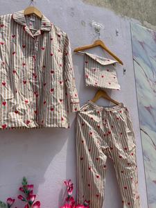 Conjunto de pijama de algodón con estampado de corazones y rayas para mujer, camisa con botones y pantalones con cintura elástica - Product Image 6