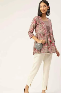 เสื้อผ้าผู้หญิงทำมือ ผ้าฝ้าย 100% คอแบบผูก ทรงเอไลน์ ลายดอกไม้ธรรมชาติฤดูร้อน พิมพ์ลายแบบชาวชาวชนเผ่าจากเมืองไจปุรี สไตล์ลำลอง เป็นมิตรกับสิ่งแวดล้อม ซักได้ - Product Image 2