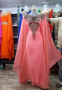 Robe de soirée décontractée grande taille pour femme, style Abaya du Moyen-Orient, en polyester perlé, à manches longues, col montant, longueur ras du sol, couleur pêche - Product Image 3