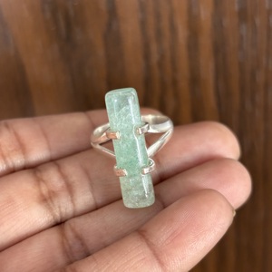 Bague de créateur en argent sterling 925 style barre Aventurine avec moissanite originale sertie clos, bijoux de fête à prix d'usine - Product Image 2