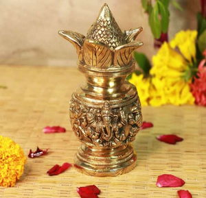 Vase en laiton soigneusement sculpté, orné d'idoles divines pour les rituels sacrés, disponible à prix de gros. - Product Image 3