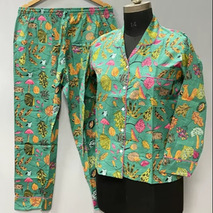 Ensemble de pyjama en coton fait main : Vêtements de détente de luxe pour femmes, combinaison de nuit, grande taille, maillot de bain pour demoiselles d'honneur - Product Image 1