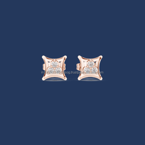 Boucles d'oreilles Solitaire Moissanite Posh Prism en or 14 carats plaqué or 18 carats pour femmes Design de luxe - Product Image 1